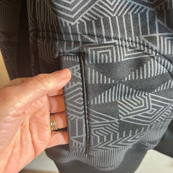 Billabong Black and Pink Hoodie - Picture 6 of 11